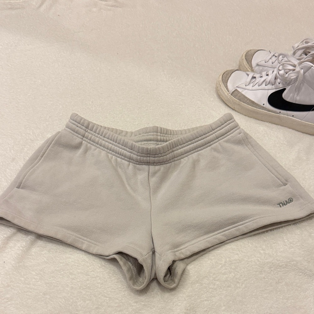 Aritzia TNA Sweatfleece Cozy Fleece Boyfriend FitWomen's Light Gray Shorts